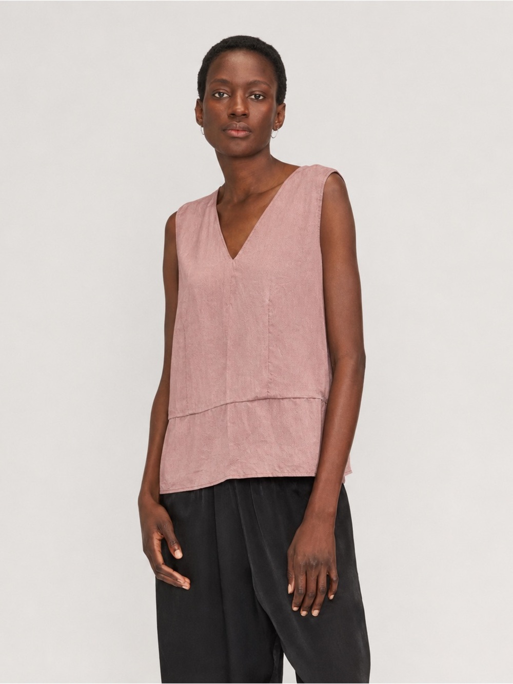 Everlane V-Neck Sleeveless Top in Dusty Rose Size Medium